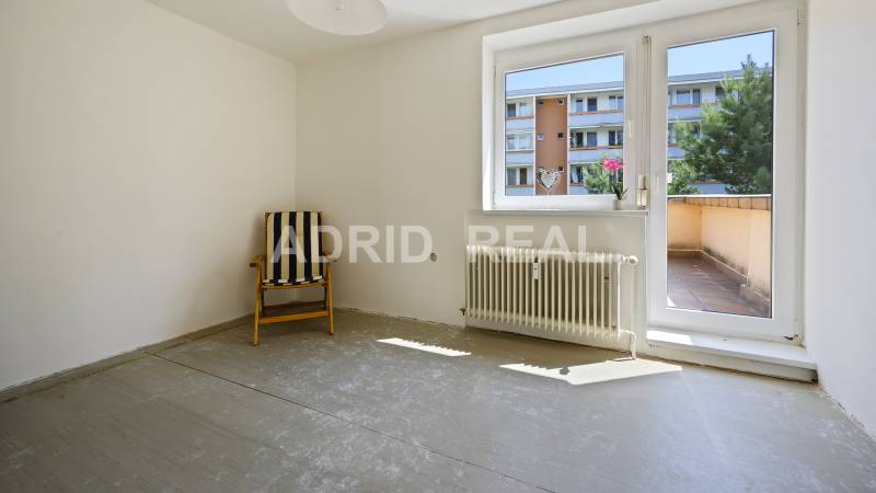 ADRID REAL SHOWS IN THE LEADING ROLE: THREE-ROOM FLAT WITH TWO TERRACE