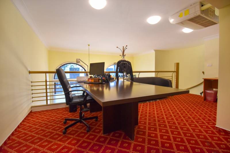 SETTLE YOUR BUSINESS IN YOUR NEW OFFICE IN THE OLD TOWN FOR SUBLEASE