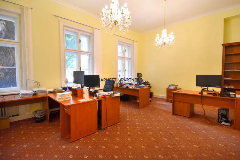 SETTLE YOUR BUSINESS IN YOUR NEW OFFICE IN THE OLD TOWN FOR SUBLEASE