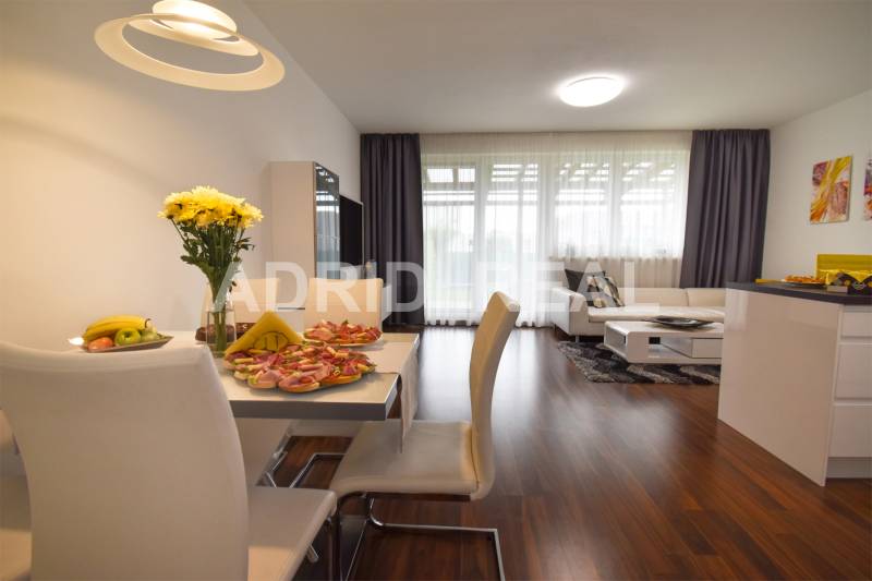 ELEGANCE, DESIGN & QUALITY: 5-ROOM APARTMENT WITH GARDEN FOR SALE