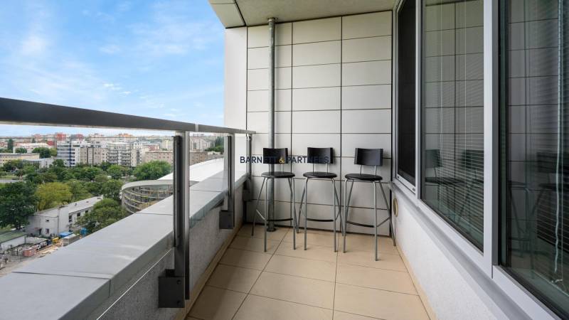 THE BEST OFFER - URBAN TWO-ROOMS APARTMENT WITH VIEW & GARAGE PARKING