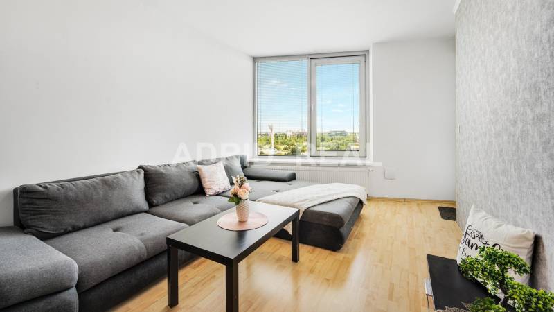 THE BEST OFFER - URBAN TWO-ROOMS APARTMENT WITH VIEW & GARAGE PARKING