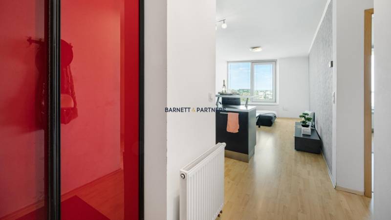 THE BEST OFFER - URBAN TWO-ROOMS APARTMENT WITH VIEW & GARAGE PARKING