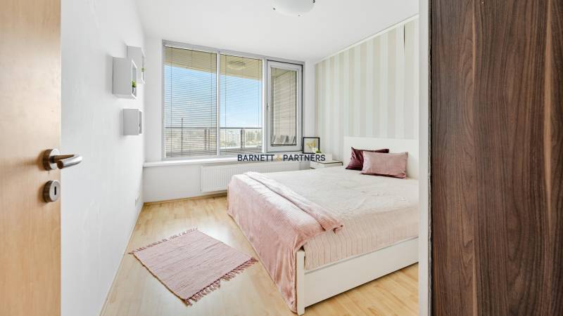 THE BEST OFFER - URBAN TWO-ROOMS APARTMENT WITH VIEW & GARAGE PARKING