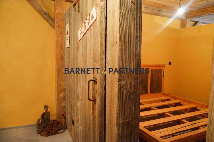 ECCENTRIC & ORIGINAL ONE & A HALF ROOM SINGLE APARTMENT