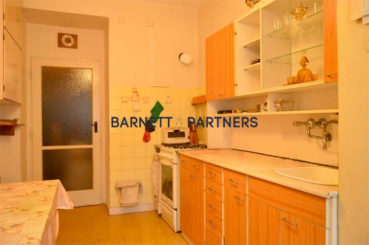 LIVE IN A RELAXED & GENEROUS TWO-ROOM APARTMENT