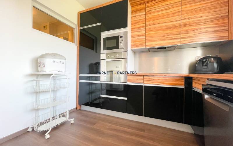 DESIGN EXCELLENT HOUSING: FOUR-ROOM MAISONETTE FOR RENT