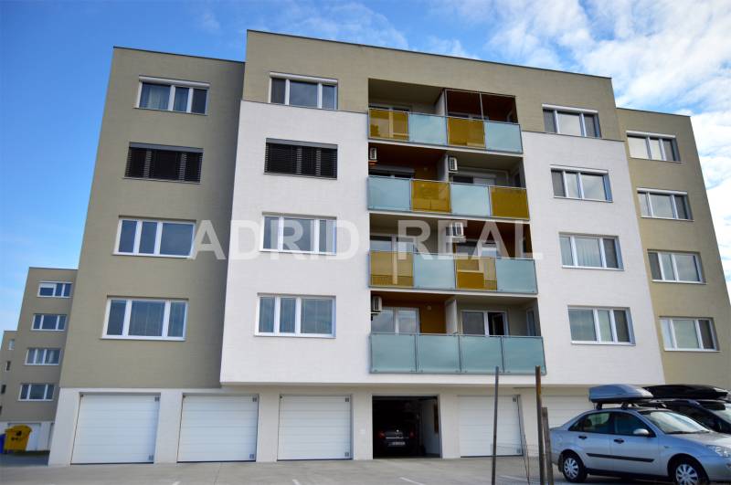 CHARISMATIC FOUR-ROOM APARTMENT FOR RENT IN NEW BUILDING
